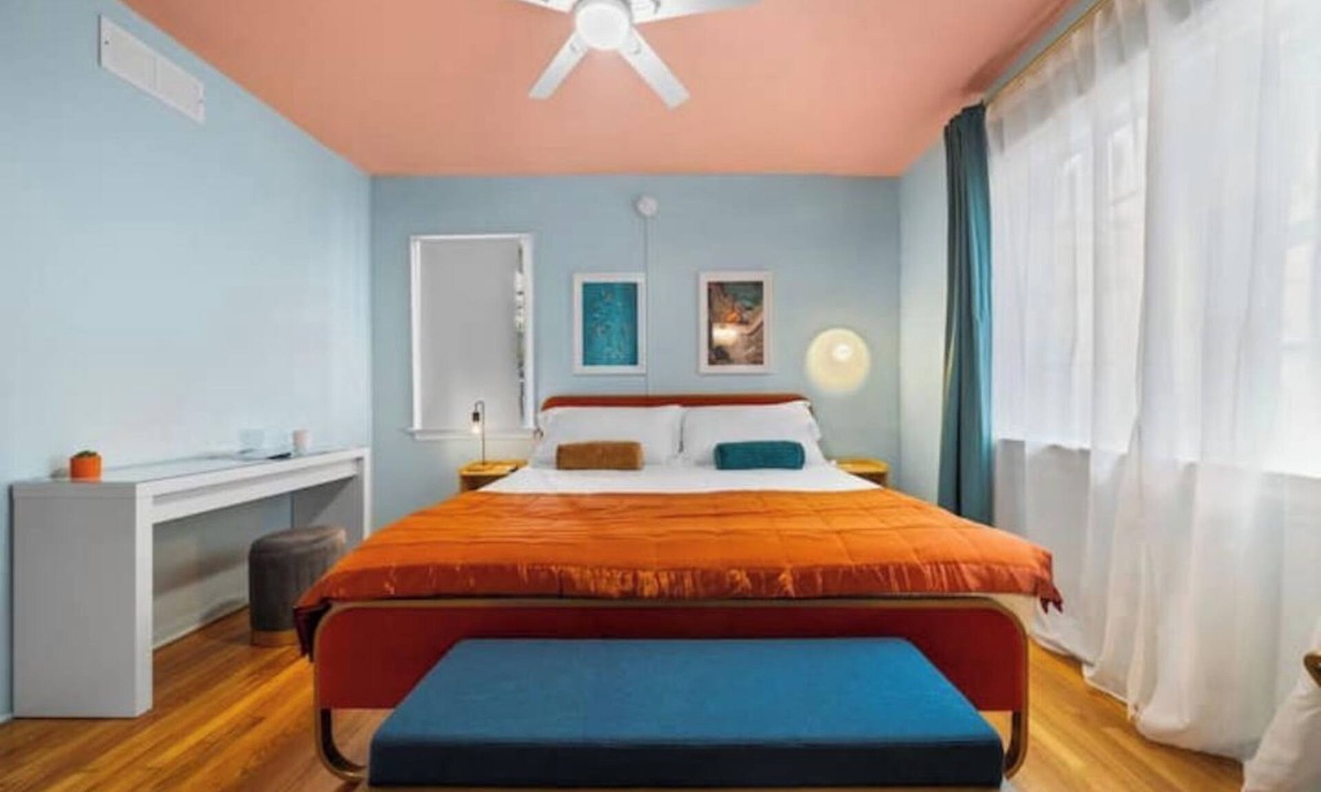 North Beach Hotel | #05 Corner Unit in Mid-century Art-Déco Building KingBed EnSuiteBath Steps>Beach