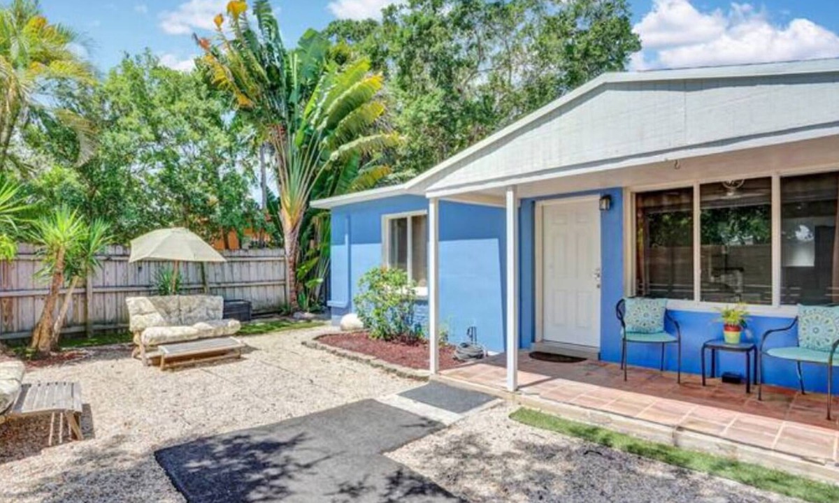 Croissant Park Villa | 1/1 spacious villa, kitchen, free parking and wifi, hot tub, BBQ, porch, patio.