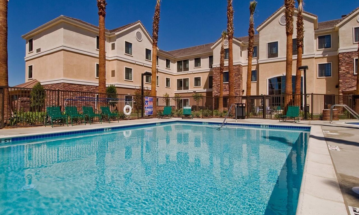 Palmdale Apartment | 1-Bedroom King Suite w/Full Kitchen + Free Breakfast!