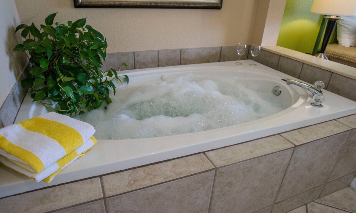 Weston Resort | 1-bedroom resort in Weston, Florida with pool, hot tub, BBQ, office space etc