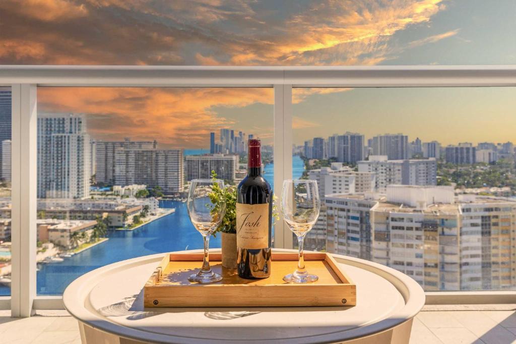 Hallandale Beach Apartment | 1 BR Apartment Modern Resort Balcony & Gym