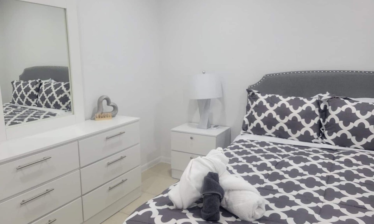 Sailboat Bend Apartment | 1 BR Apt. Awesome Location. Near FLL Beach and Las Olas