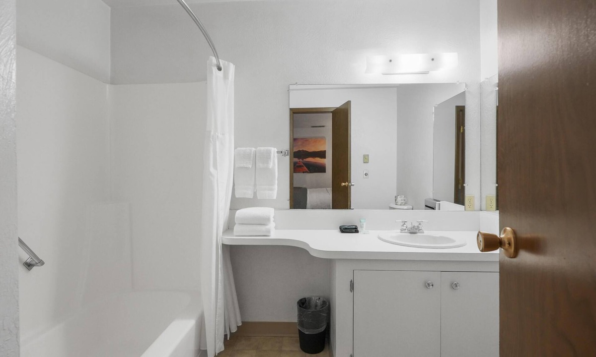 Polson Hotel | 1 King Bed, No Window (Interior Access)