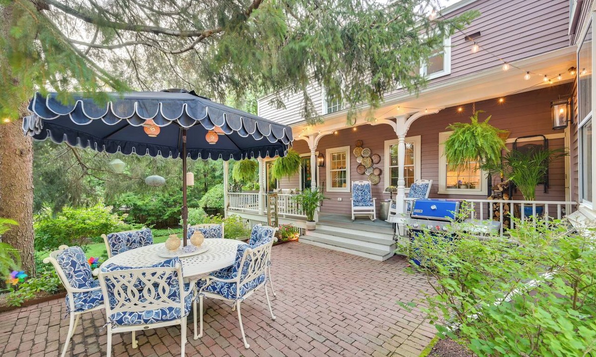 Salem Apartment | < 1 Mi to Dtwn Salem: Apt w/Shared Patio & Yard!