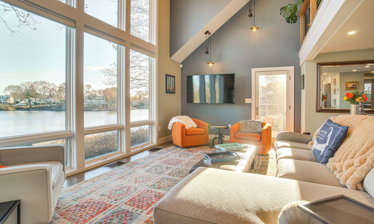 Hyannis House | 1 Mi to Ferry & Beach: Waterfront Hyannis Home!