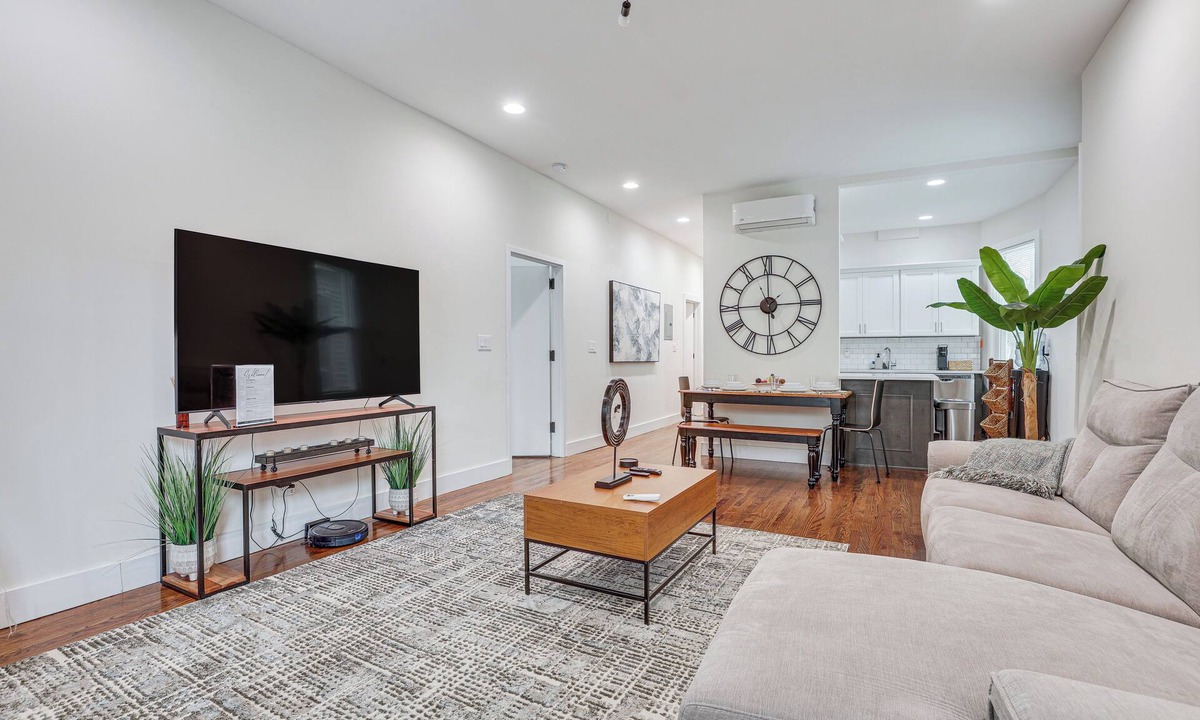 South Side Apartment | 1 Mi to Metro-North! Commuter’s Apartment Near NYC