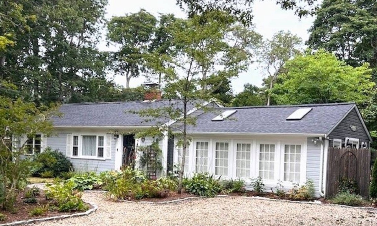 West Hyannisport House | 1 mile to Craigville Beach with Beach Pass and A/C!