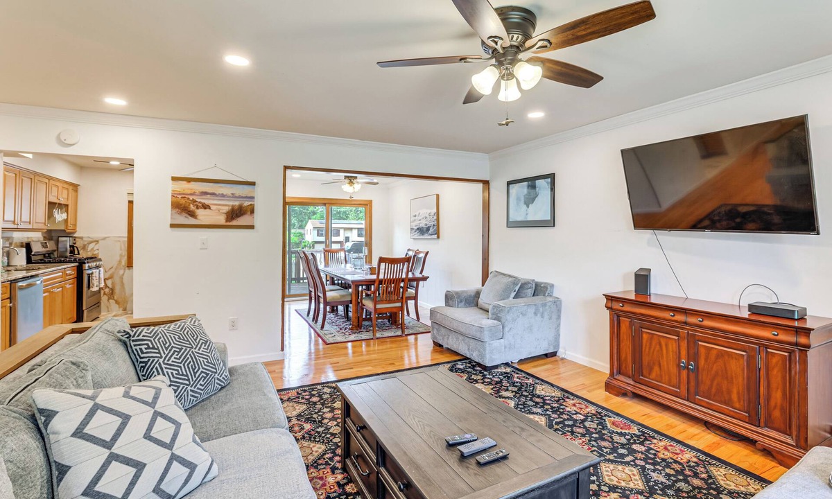 Bayville House | 10 Mi to Beach! Group-Friendly Bayville Getaway