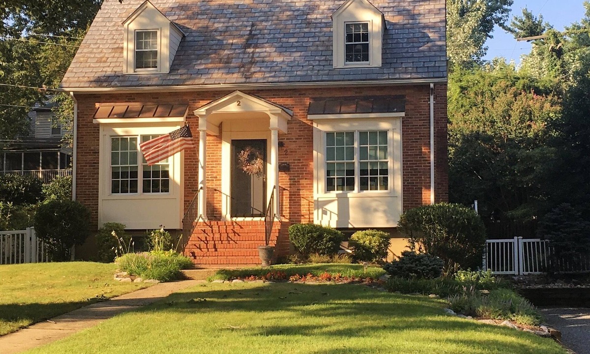 Murray Hill House | 100 5-star Reviews located in the City of Annapolis in a quiet neighborhood!