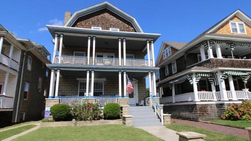 Cape May House | 1029 New Jersey Avenue -Azure Estate