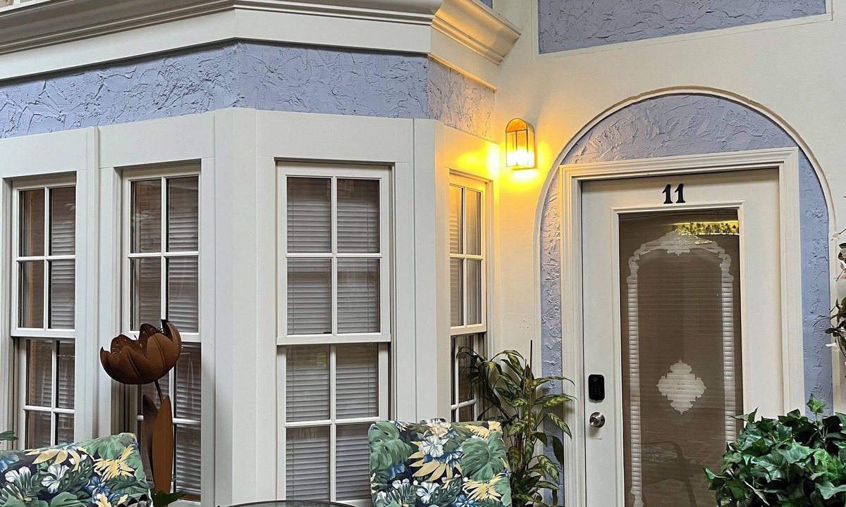 Lorain Apartment | #11 2-bedroom apartment in historic Lorain, across from Palace Theatre.
