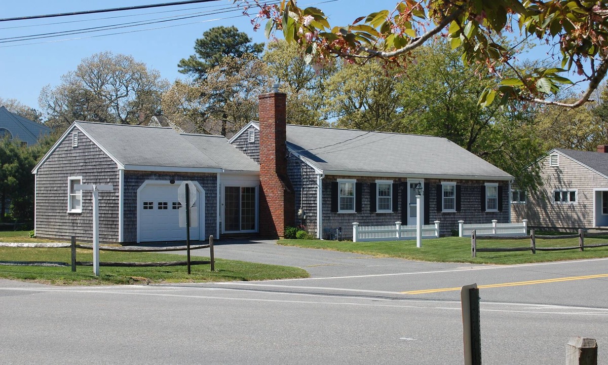Northwest Harwich House | 1200 Feet to Beach-Meticulously clean and nicely decorated. Awesome location!