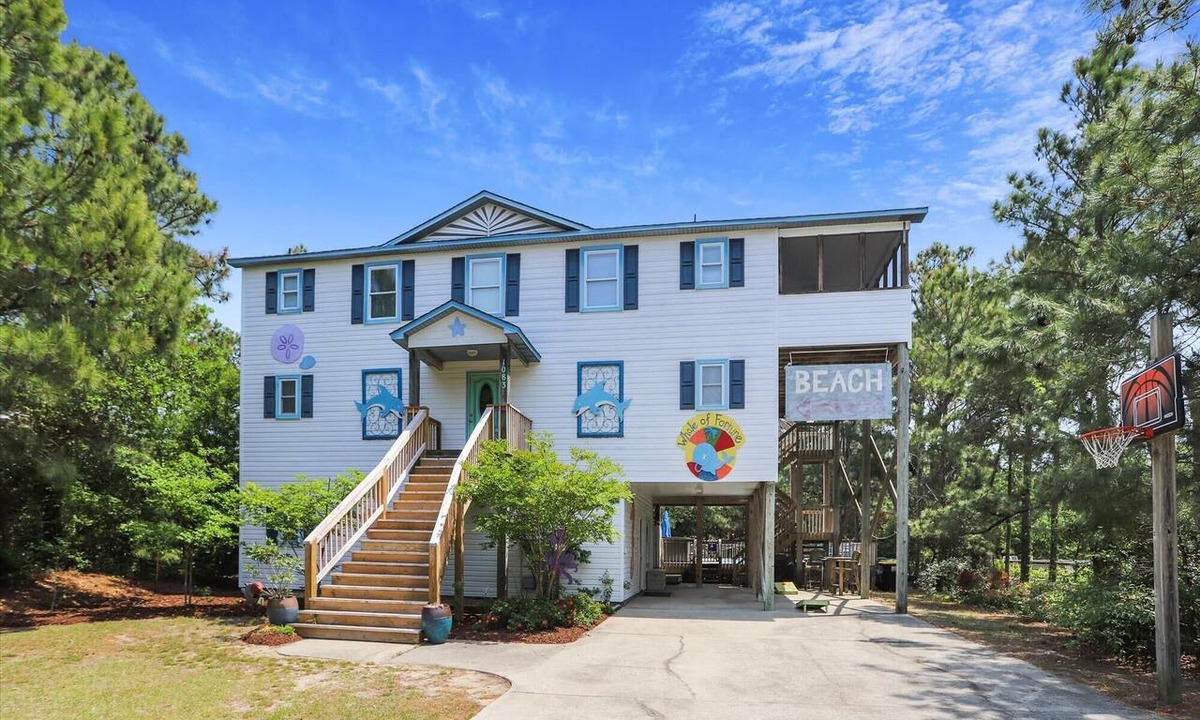 Whalehead Beach Apartment | 1325 - Whale of Fortune, Family Friendly 6 BD Home, Sleeps 19 w/Game Room, & Pool!