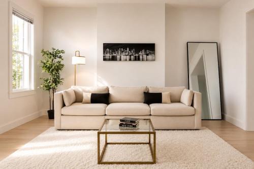 Greenville House | 15 min to NYC, Spacious & Private 3BR Home