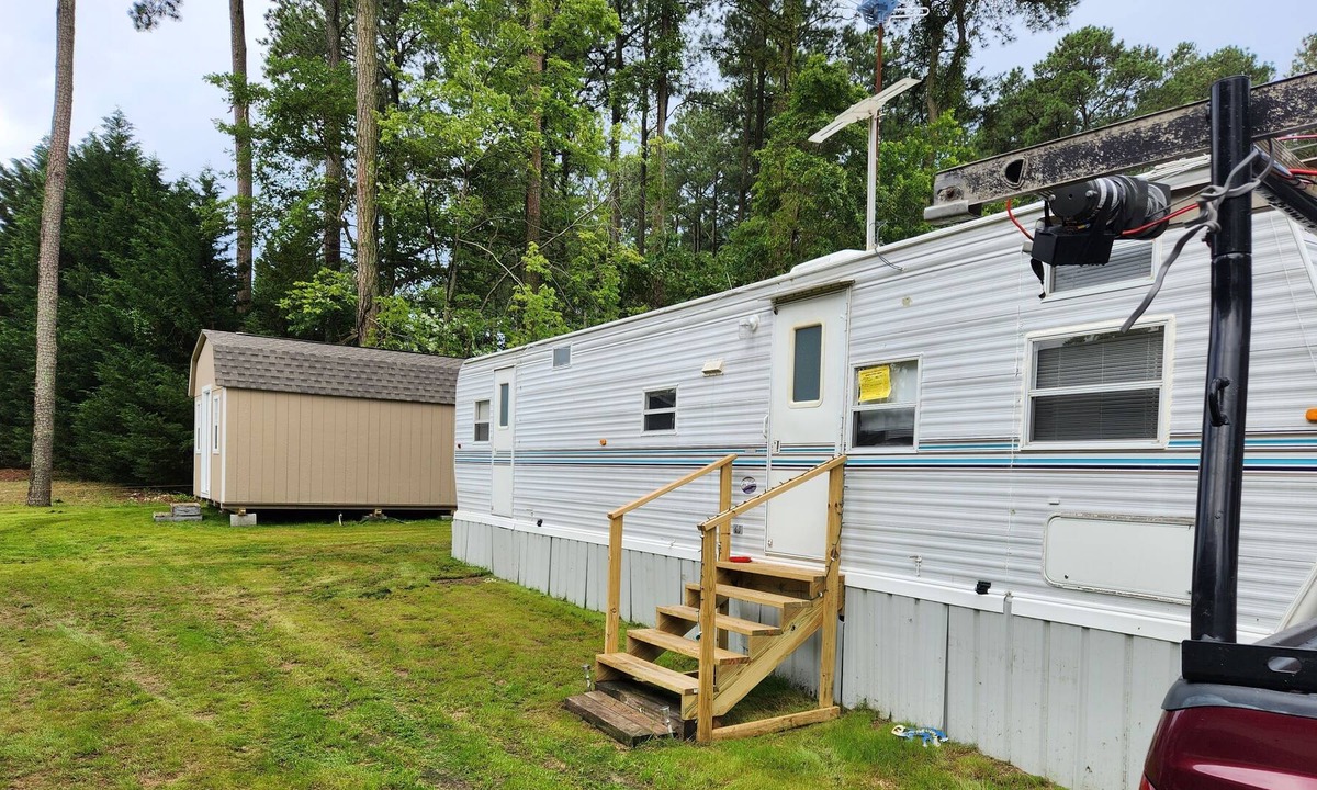 Greenbush RV Rental | 15 minutes to Chincoteague VA and 49 minutes away from Ocean City Md. Much more.