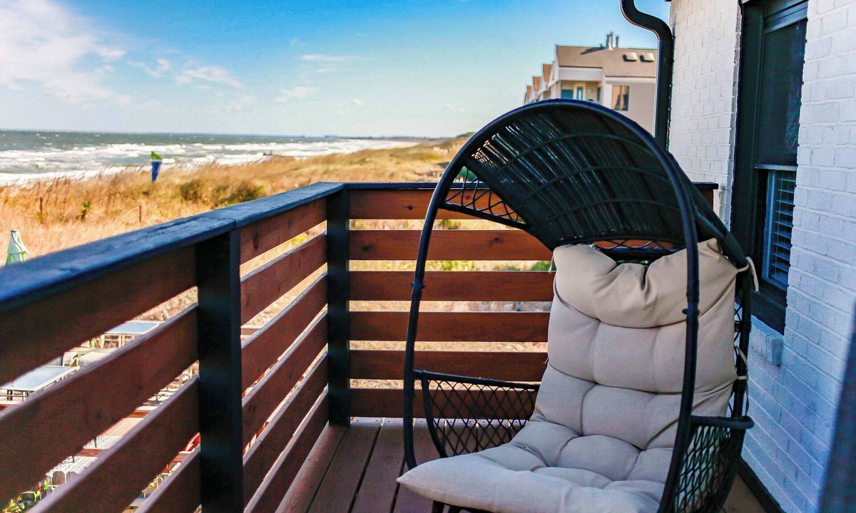 Cottage Line Apartment | 1866 EOV Beach Suite