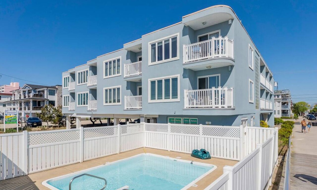 North End Condo | 1BR Beach Retreat - Pool, Parking & Boardwalk
