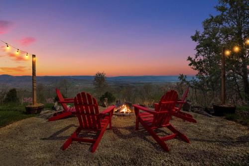 Old Fields House | 1BR chalet w hot tub & serene views