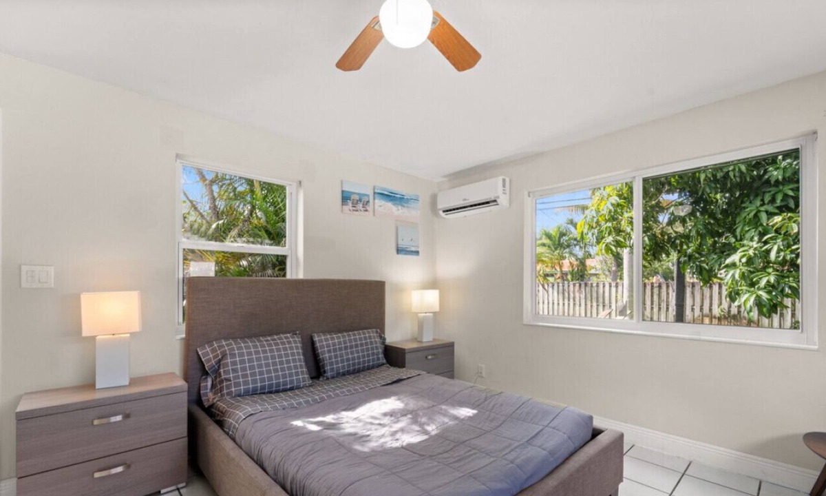 Lake Ridge Apartment | 1BR Getaway Oasis Parking 5min ride to the Beach!