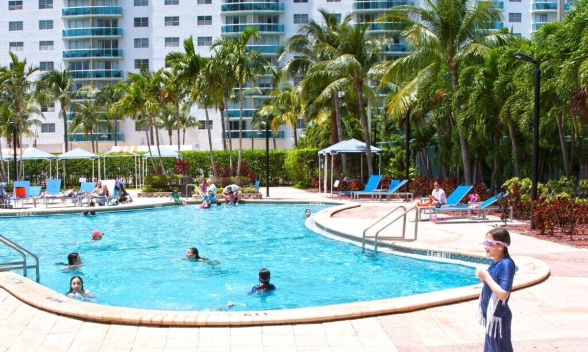 Sunny Isles Beach Condo | 1BR Luxury Condo Suite with Garden View in Sunny Isles