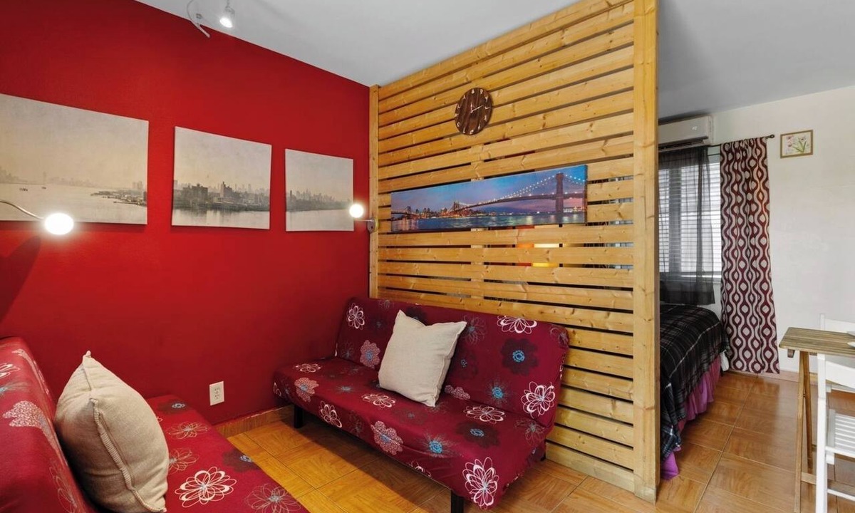 Downtown Hollywood Apartment | 1BR Pet-Friendly Studio Parking and Backyard BBQ