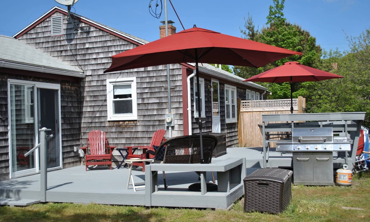 North Eastham Cottage | 2/10 mile Walk to Private Bayside Beach - Secluded Getaway - Central AC