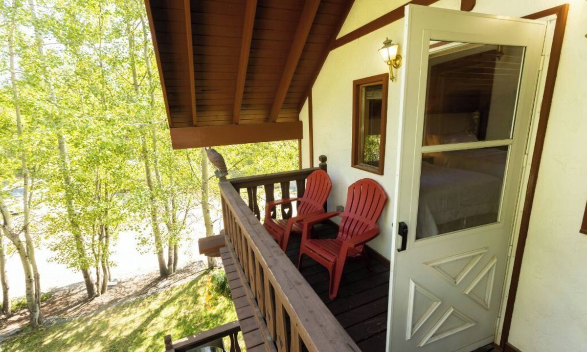 West Glacier Cabin | #2 2-bedroom cabin in quaint West Glacier with cozy charm