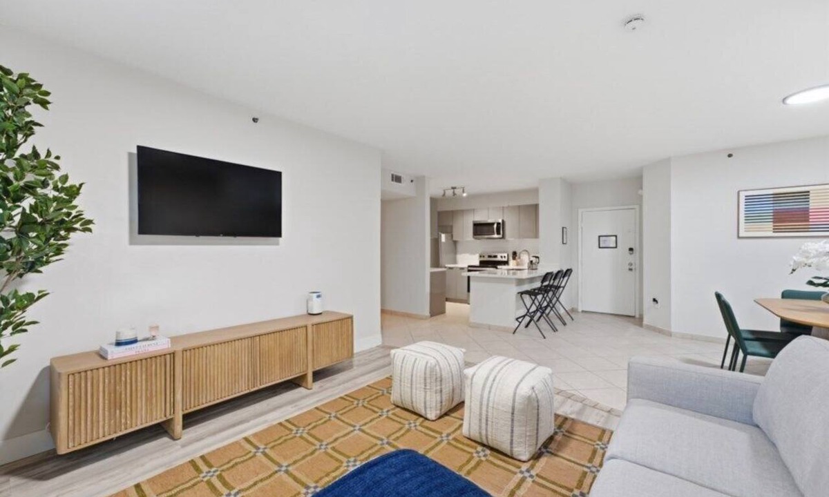 Aventura Apartment | 2 BD/2 BA/The Yacht Club at Aventura (8-108)