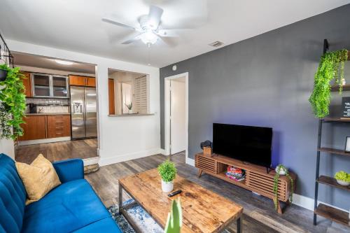 Allapattah Apartment | 2 BD Home w/Private Parking, Private Yard & W/D