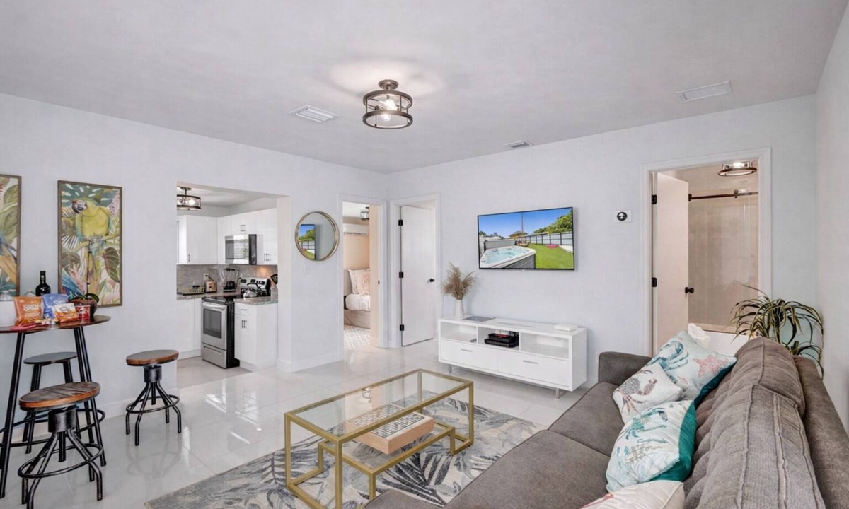 West Little River Apartment | 2-bedroom apartment in fantastic Miami with cool AC and comfort