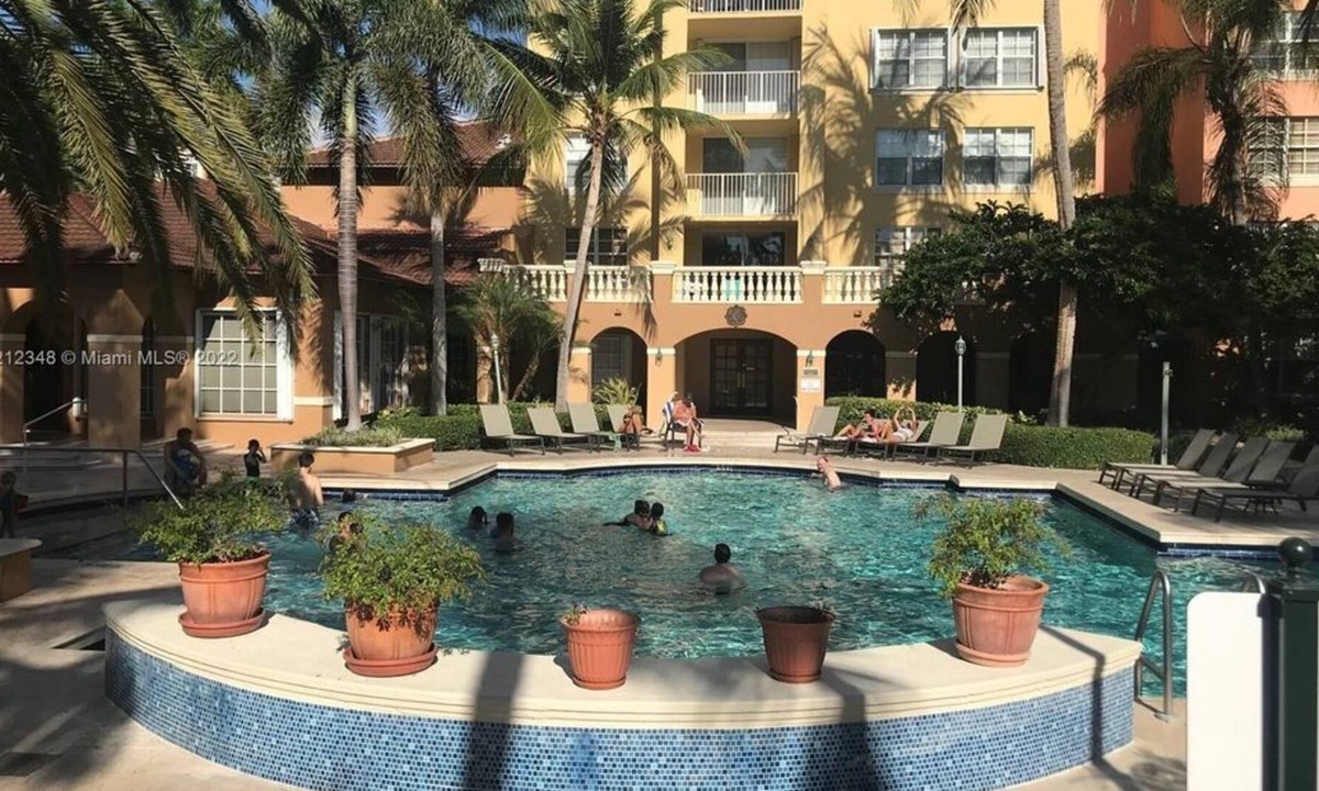 Aventura Condo | 2 Bedroom Condo 325880 by Houzlet