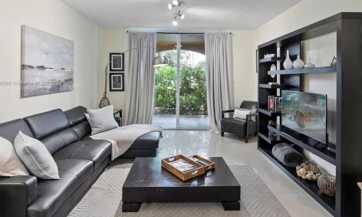 Aventura Condo | 2 bedroom Condo located at the Yacht Club at Aventura