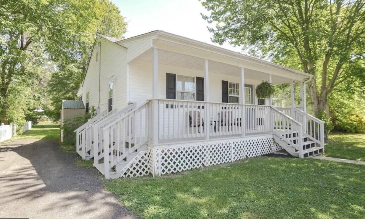 Piney Point Cottage | 2 Bedroom Cozy Beach Cottage with Water Access