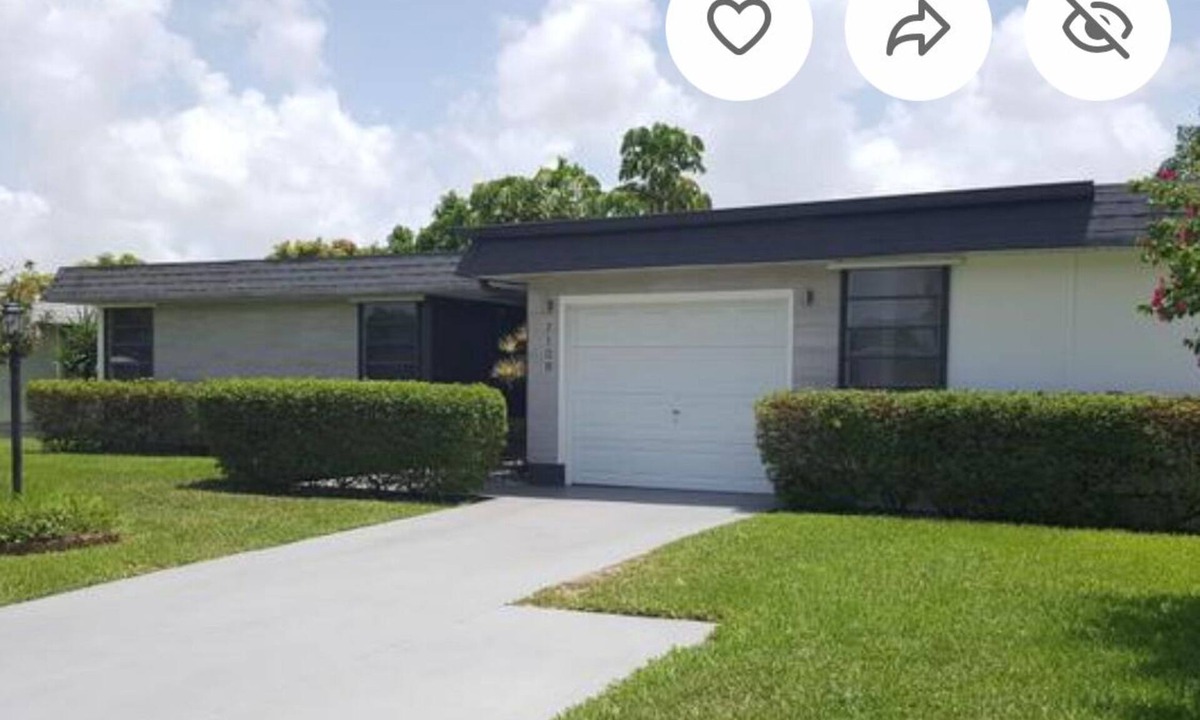 Tamarac House | 2-bedroom lake front house in marvelous Tamarac with community pool