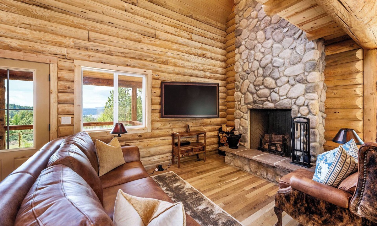 Harrison Cabin | 2 Bedroom Log Cabin on 80 acres in Harrison, Idaho w/Lake View