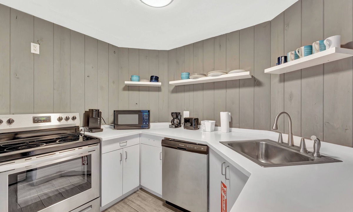 Bermuda Riviera Apartment | 2-Bedroom Ocean Front Direct