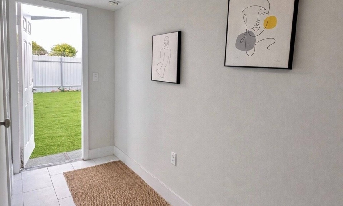 West Little River House | 2-bedroom private home in the center of Miami with cool AC for relaxing stays