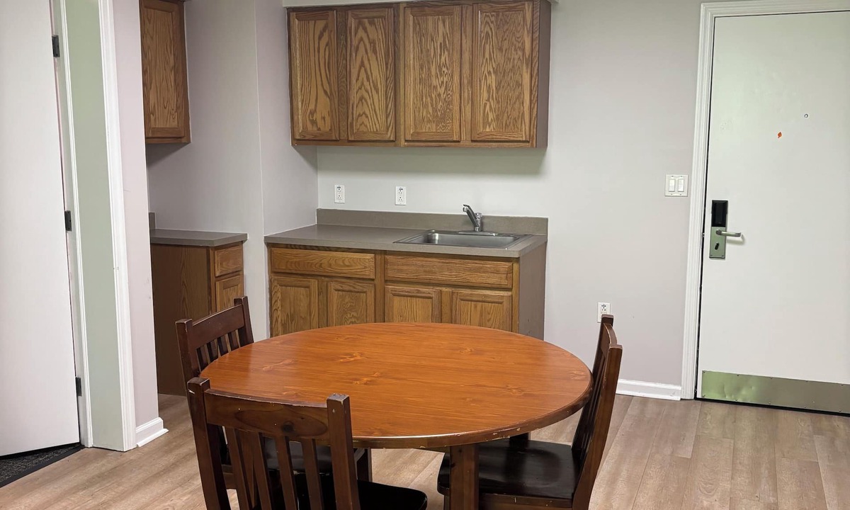 Ampere Apartment | 2-bedroom, suite, in Caldwell with cool AC