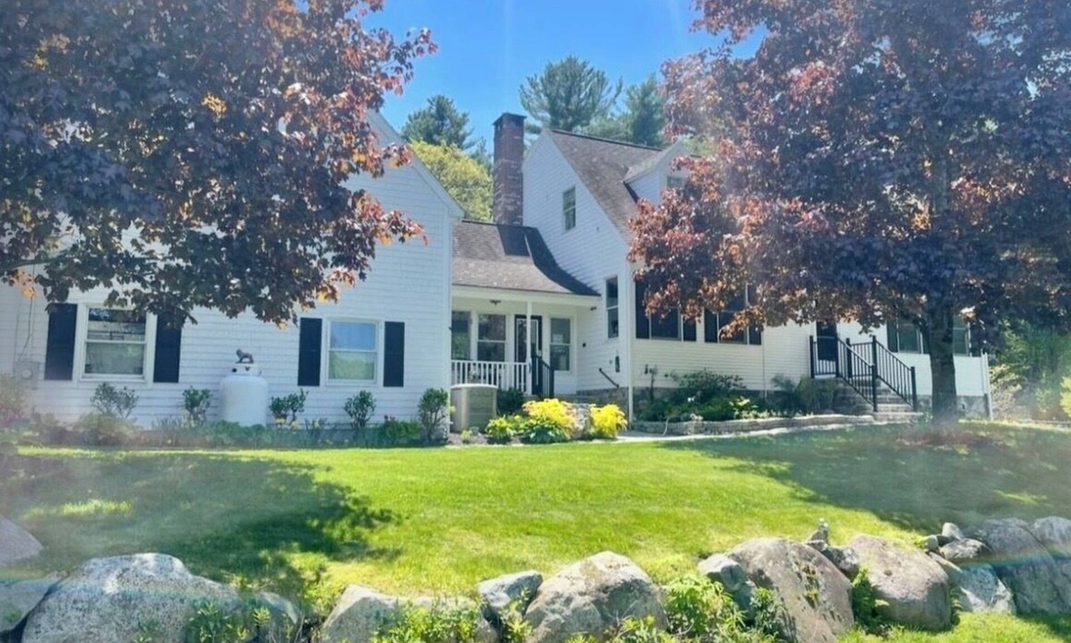 Norfolk House | 2 bedrooms sharing a private bathroom in Charming farmhouse!