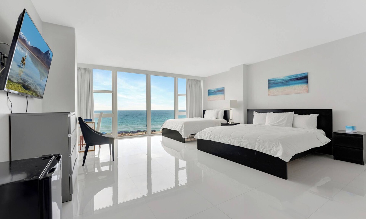 Bermuda Riviera Apartment | 2 Beds and a beach - Ocean Front