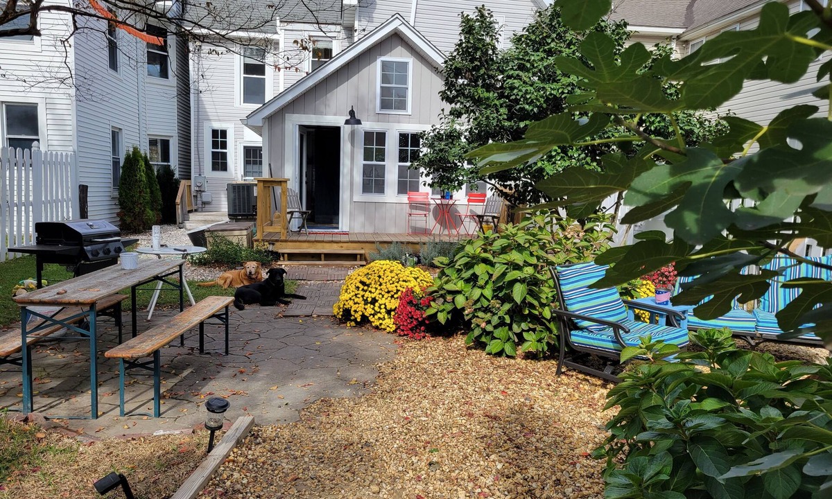 Cape Charles House | 2 Blocks to beach, Dog Friendly, Fenced Yard, Firepit, Fireplace,Renovated