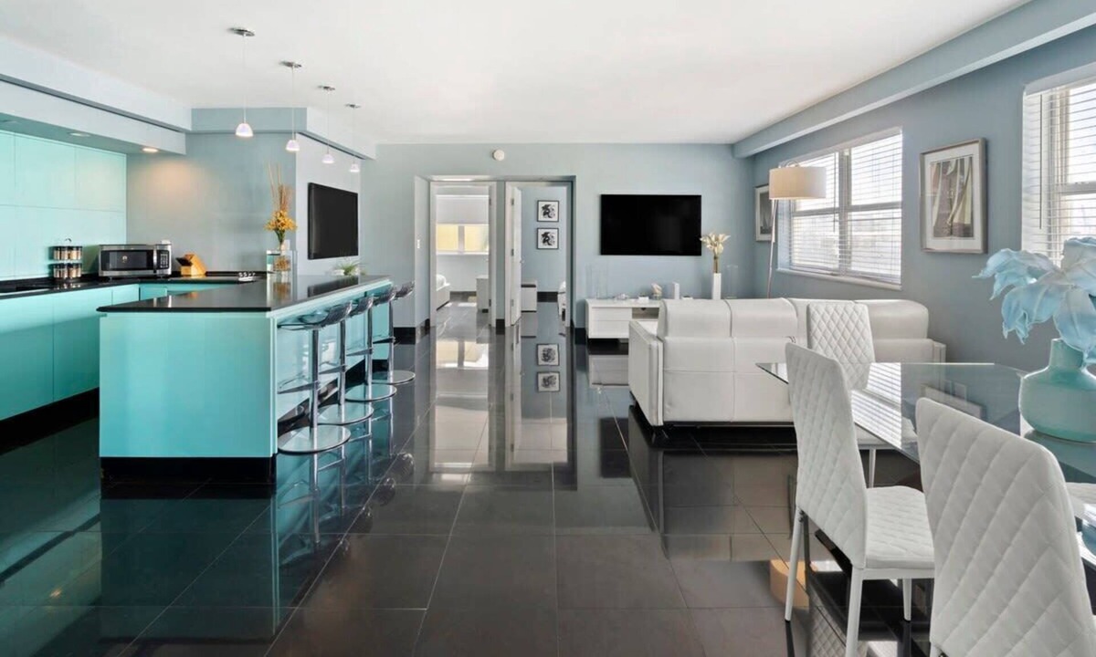 South Beach Apartment | 2 Br/2 Bth Deluxe Penthouse on Ocean Drive