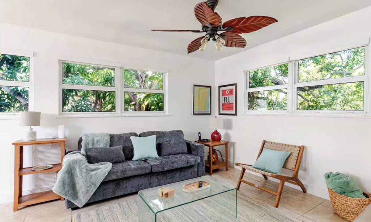 Colee Hammock Apartment | 2 BR Apartment with grill and bikes - walk to Las Olas!