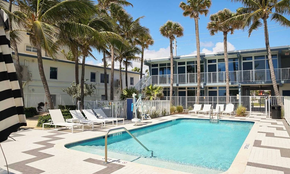 Lauderdale-by-the-Sea Hotel | 2 Chic Units Near the Ocean! Pool, & Gym Access! Pet Friendly!
