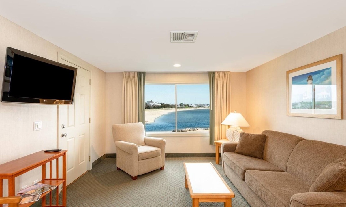 West Yarmouth Apartment | 2 Comfortable Townhouses with Beachfront Sunbeds and Stunning Ocean Views