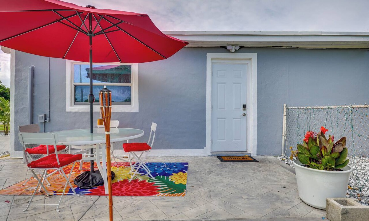 Miami Gardens Apartment | 2 Mi to Hard Rock Stadium: Studio in Miami Gardens