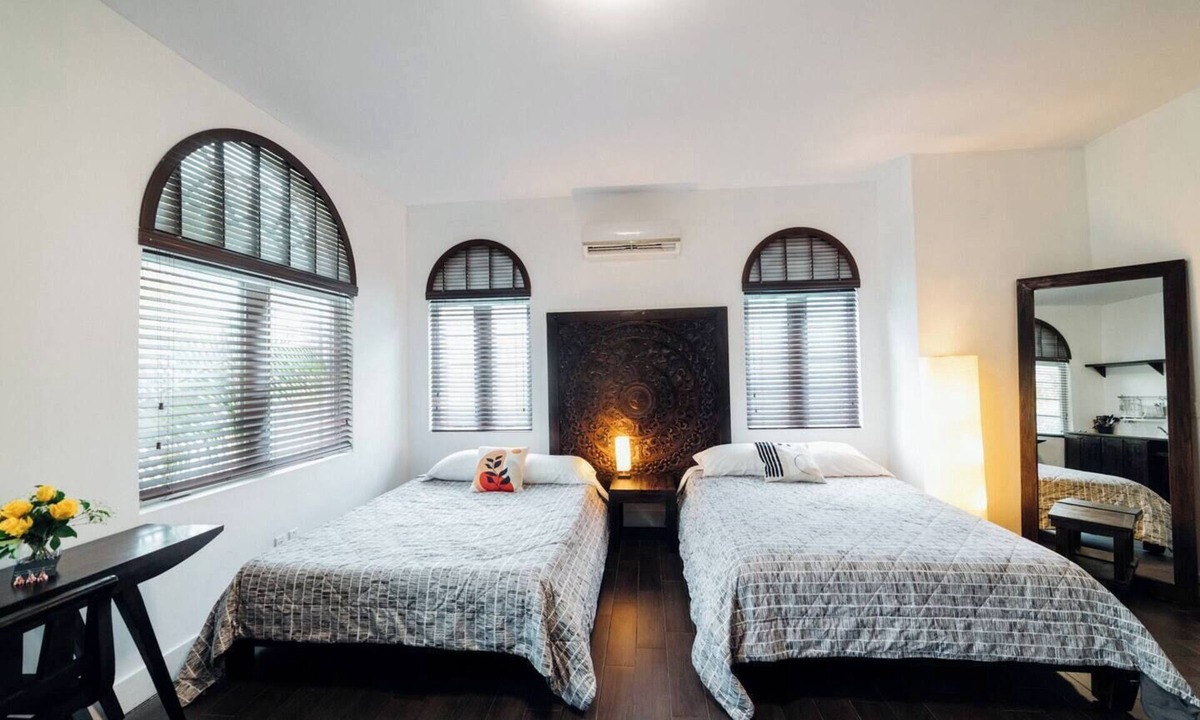 Morningside Hotel | 2 Queen Beds in Boutique Hotel free Street Parking