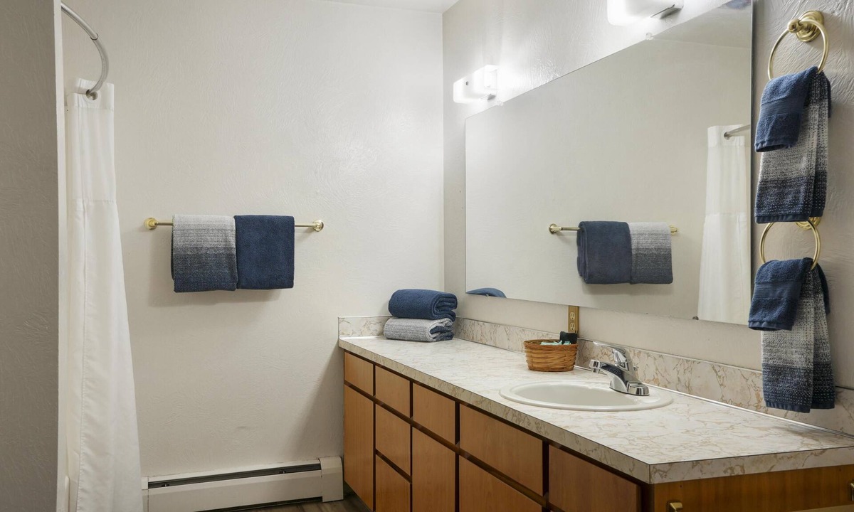 Polson Hotel | 2 Queen Beds Kitchen Suite Non-Smoking