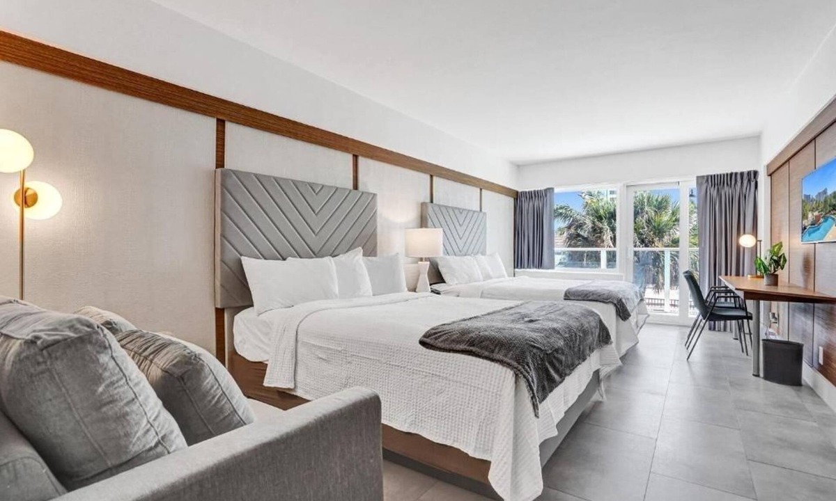 Galt Mile Hotel | 2 Queen Unit w/Balcony at The Garden Hotel | Perfect Spot for Beach Lovers