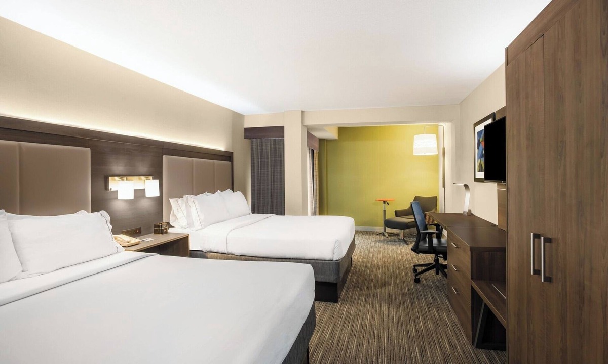 Downtown Albany Hotel | 2 Serene Rooms for Family Stays | Free Onsite Parking & Breakfast
